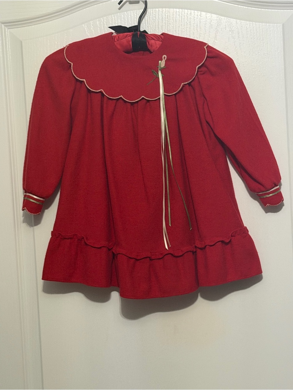 Classic Red Long-Sleeve Girls Dress Top with Scalloped Collar, sz 4